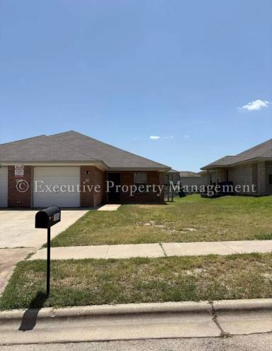 Main picture of 208 Janelle Dr