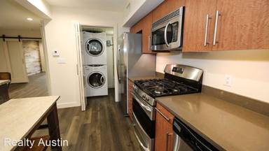 Main picture of 1115 W 10th St