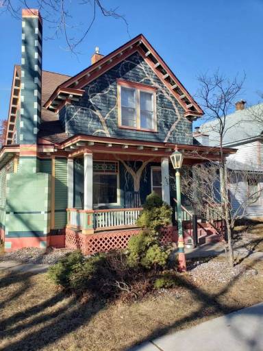 Main picture of 826 2nd Ave E