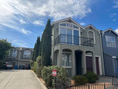 Main picture of 2941 Bay Village Ave