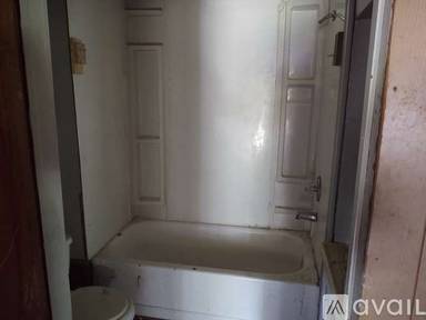 Main picture of 110 Owens St N