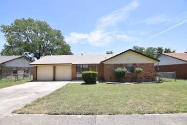 Main picture of 2410 Ridglea Ct