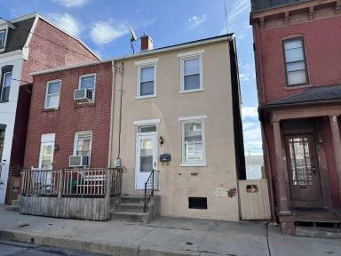 Main picture of 212 Perry St