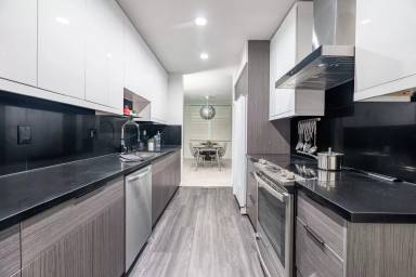 Main picture of 927 N Kings Rd