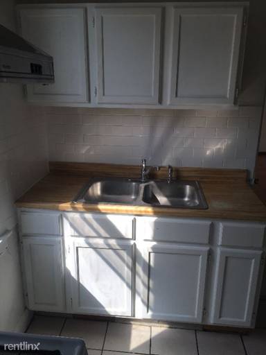Main picture of 2831 S Hillock Ave
