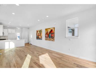 Main picture of 7221 SE Crystal Springs Blvd