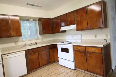 Main picture of 220 Clover Ln