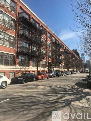 Main picture of 1000 West Adams Condo