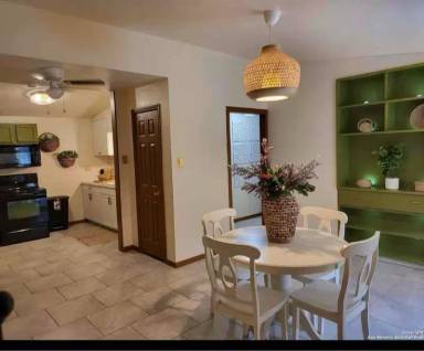 Main picture of 587 Overhill Dr
