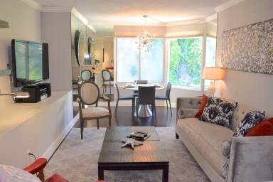 Main picture of 832 Lombard St