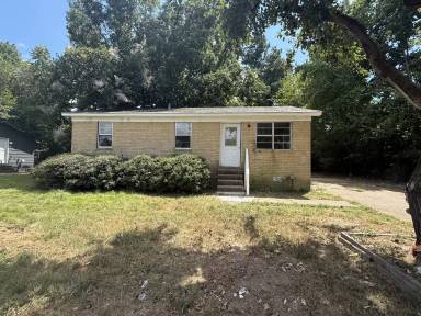 Main picture of 106 Young St