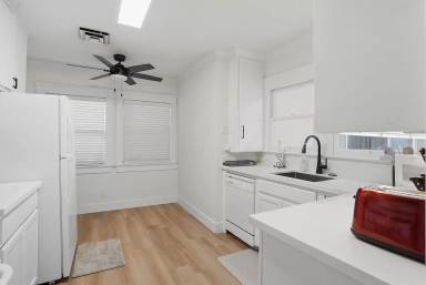 Main picture of 1450 Victoria Blvd