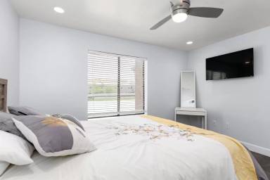 Main picture of Scottsdale Springs Apartments