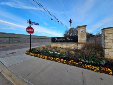 Main picture of 100 Peach Orchard Ln