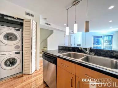 Main picture of 944 W Grace St Apartments