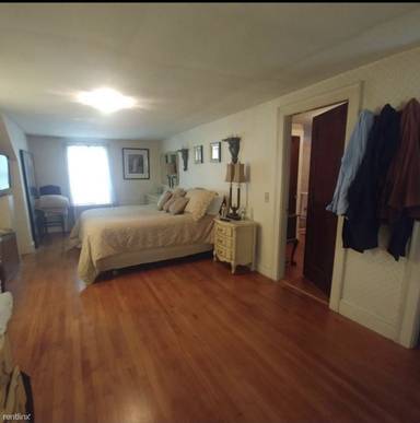 Main picture of 235 Pleasant St