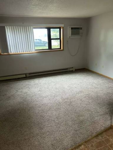 Main picture of 1002 Oak St N