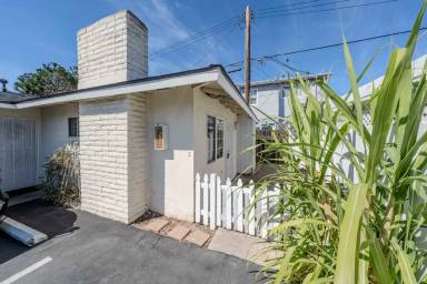 Main picture of 187 E 21st St