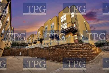 Main picture of 4565 Madison Ave