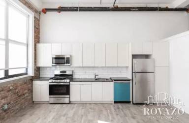Main picture of 300 Hoyt St