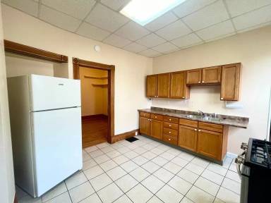 Main picture of 646 W 8th St