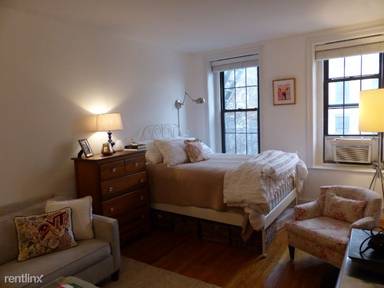Main picture of 57 W 8th St