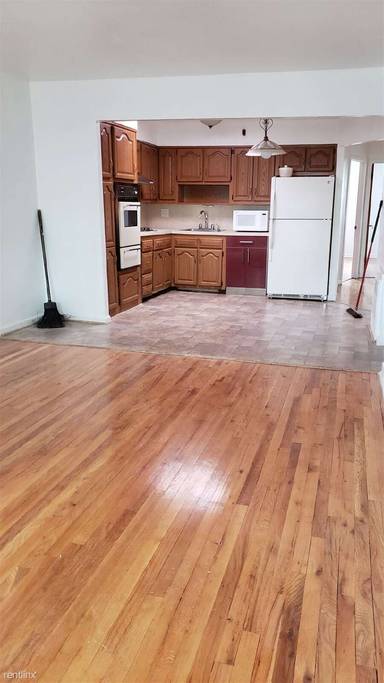 Main picture of 2014 E 65th St