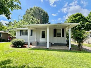 Main picture of 2204 Bide a Wee Dr NE