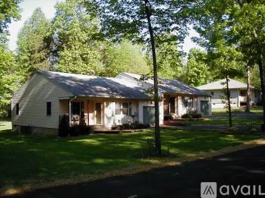 Main picture of 39 Poplar Court Ln