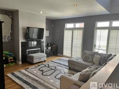Main picture of 1511 S Indiana Ave