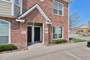 Main picture of Lakeridge Townhomes