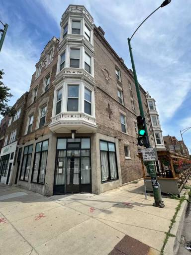 Main picture of 2750 W Augusta Blvd