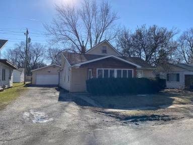 Main picture of 25 Howard Dr