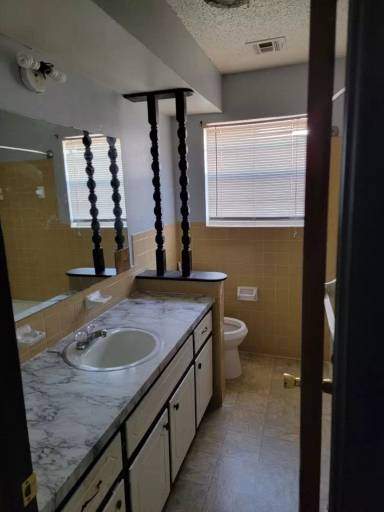 Main picture of 6948 SW Forest Ave