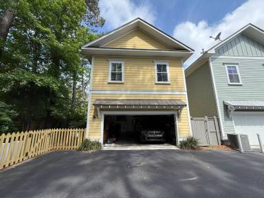 Main picture of 600 Ellingson Pkwy
