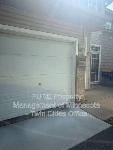 Main picture of 15644 Garrett Dr
