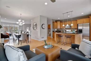 Main picture of 340 Spring St