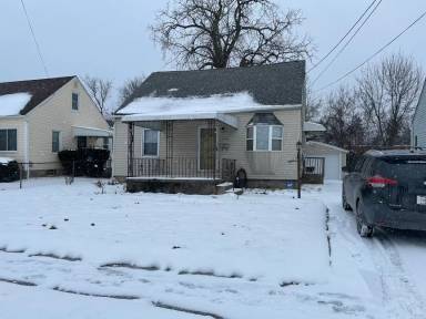 Main picture of 979 Pickford Ave