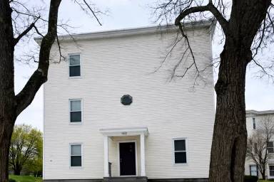 Main picture of 162 Riverside St