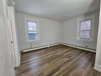 Main picture of 14 Pleasant St