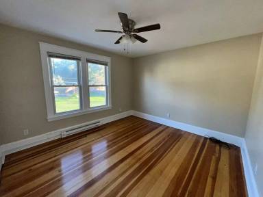 Main picture of 704 Chicopee St