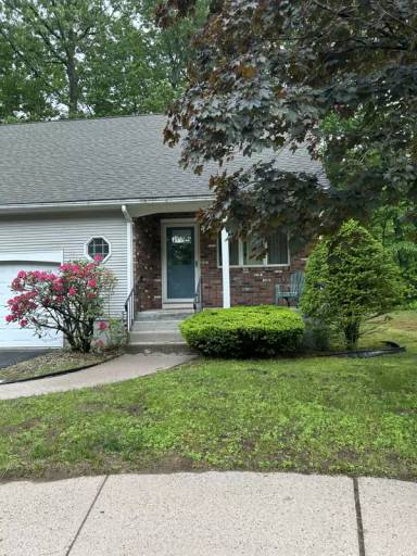 Main picture of 21 Waterview Dr