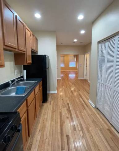 Main picture of 851 E 64th St