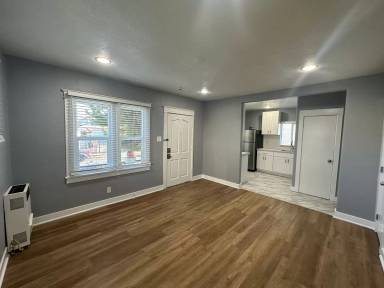 Main picture of 3000 E 6th St