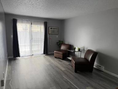 Main picture of 4949 Woodland Ave