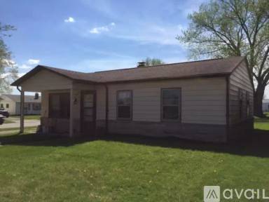 Main picture of 25 Center Dr