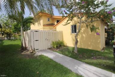 Main picture of 8340 SW 154th Ave