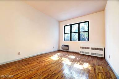 Main picture of 225 E 10th St