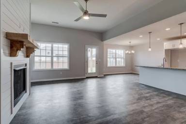 Main picture of 930 S Pindall Ln