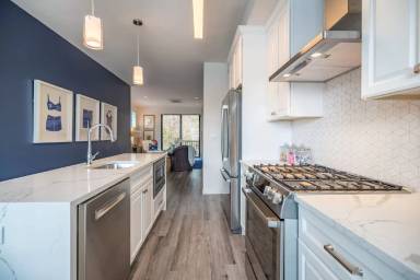 Main picture of 793 Post Rd E